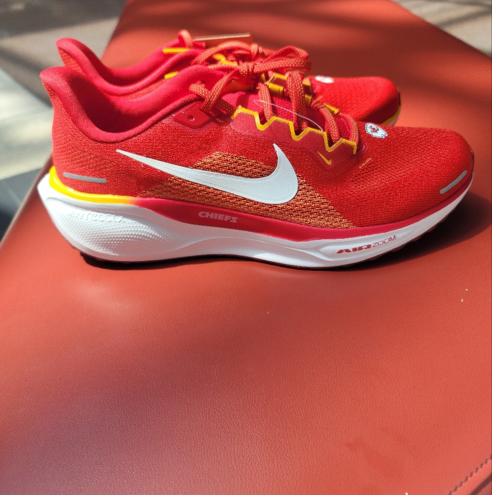 Kanas City Chiefs Nike Air Zoom Pegasus 41. Made With Nike Reactx Foam.